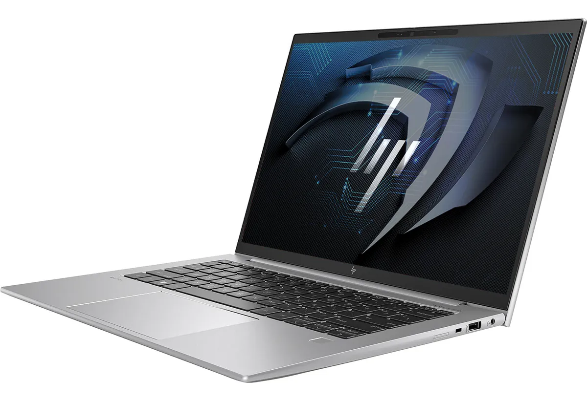 Laptop HP plateada abierta Vista lateral de laptop HP plateada con pantalla encendida y teclado negro.