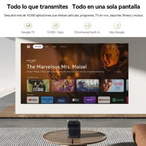 Un proyector Wanbo Mozart 1 Pro gris oscuro está en una mesa de centro en una sala de estar moderna, proyectando una gran imagen en la pared que muestra la pantalla de inicio de Google TV. Se ven recomendaciones de películas y logotipos de aplicaciones de streaming populares como Netflix, Disney+ y YouTube. Iconos en la parte superior indican características como acceso a 10,000+ aplicaciones y Chromecast integrado.