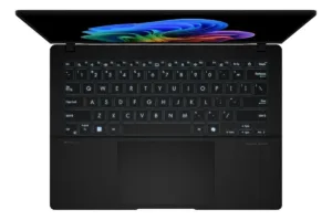 Teclado retroiluminado en español y panel táctil de precisión en laptop ASUS