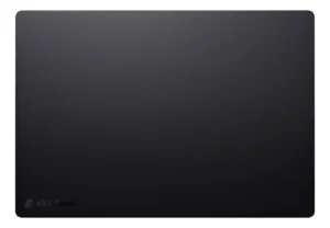 Tapa superior de la laptop con acabado minimalista y logo ProArt