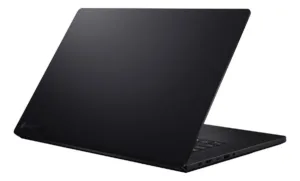 Vista lateral en ángulo de la computadora portátil con chasis negro mate