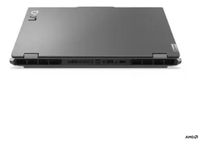 Puertos de conexión traseros de laptop Lenovo LOQ incluyendo HDMI y USB