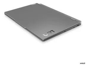 Vista superior de la tapa de la laptop con el logotipo LOQ grabado