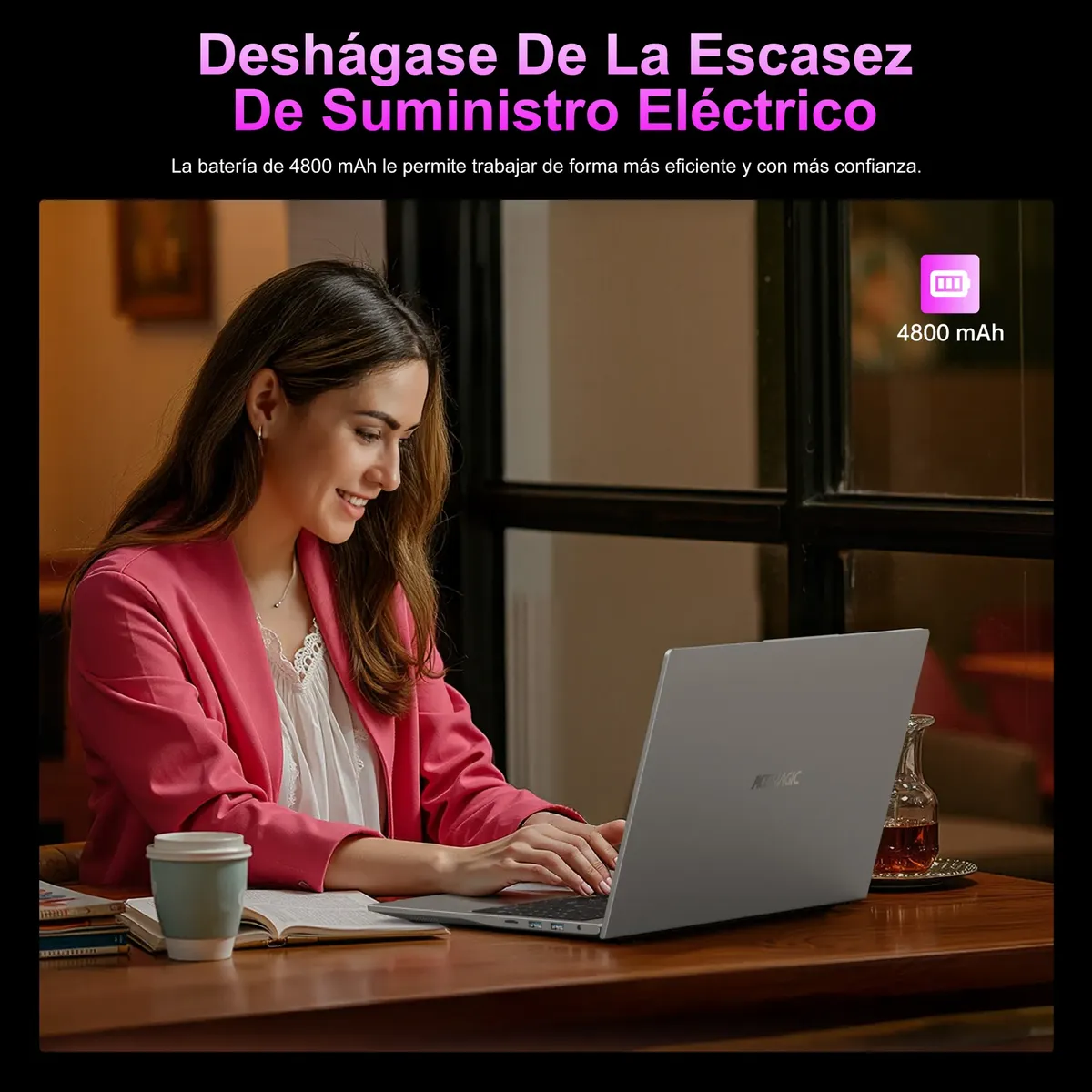 Autonomía de Batería Mujer trabajando en equipo portátil con batería de larga duración de 4800 mAh