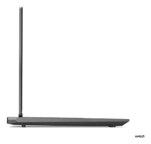 Vista lateral izquierda de la laptop Lenovo LOQ con diseño delgado