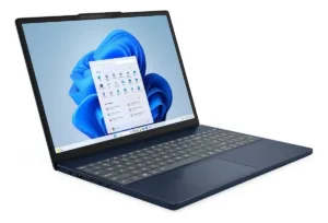 Equipo portátil abierto mostrando el sistema operativo Windows 11 y teclado completo
