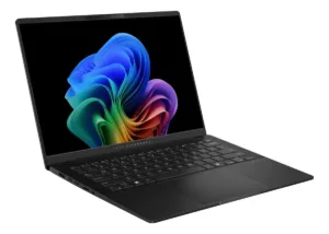 Vista lateral angular de laptop ASUS ultrafina con pantalla OLED brillante y amplio touchpad
