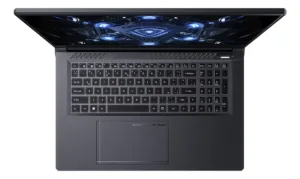 Vista superior del teclado retroiluminado y touchpad de la laptop de alto rendimiento