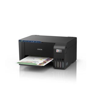 Código QR de soporte técnico Epson con ilustración de asistente sobre fondo rosa.
