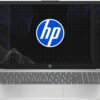 Vista frontal de laptop HP abierta mostrando pantalla con logo y teclado plateado completo.
