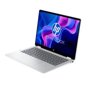 Laptop HP Omnibook plateada abierta mostrando pantalla con logo y teclado gris.