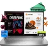 Laptop plateada mostrando pantalla dividida con Cyberpunk 2077 y Blender, logos Intel y Nvidia.
