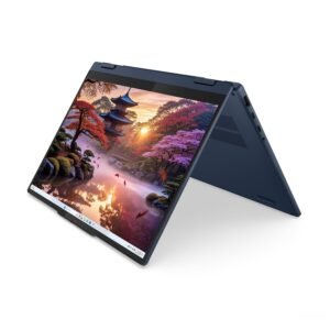 Laptop azul en modo tienda mostrando un paisaje japonés en la pantalla.