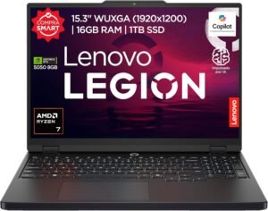 Vista frontal de la laptop Lenovo Legion destacando logotipos de características principales como NVIDIA GeForce RTX 5050, AMD Ryzen 7 y Windows Copilot IA.