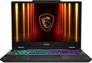 Vista frontal de la pantalla y el teclado de la MSI Cyborg 15 encendida.