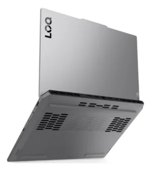 Parte inferior de laptop gamer con rejillas de ventilación y logotipo LOQ en la tapa.